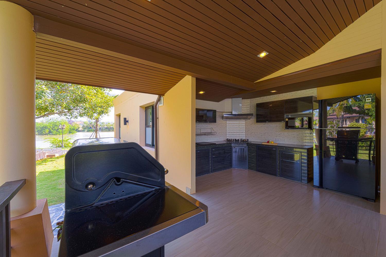 Luxury 5 Bedroom Close To Srs